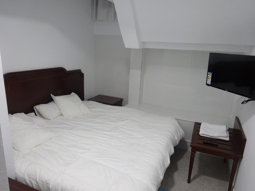 Hostal Lavapies Madrid Room photo