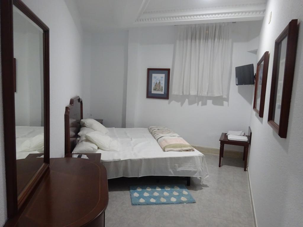 Hostal Lavapies Madrid Room photo
