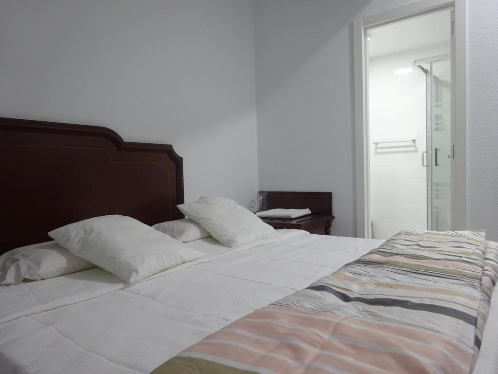 Hostal Lavapies Madrid Room photo